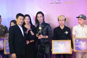 Trang chủ 48 học cắt tóc